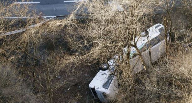 Giappone: autobus fuori strada in una località sciistica. 14 morti