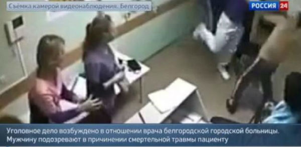 Russia: la rete impazzita per il video del medico che uccide un paziente a pugni