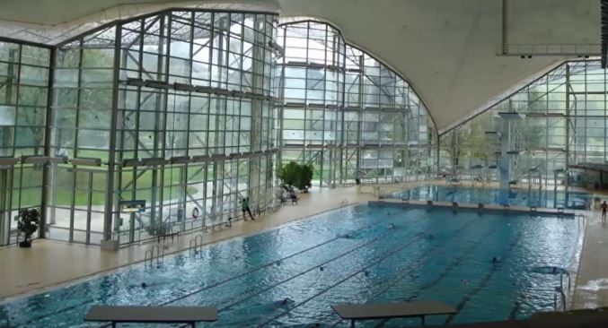 Germania: piscina vietata a rifugiati maschi dopo le molestie alle donne
