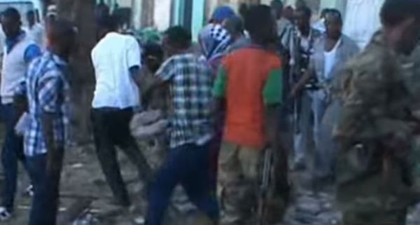 Somalia: attentato islamista fa 30 morti tra gli spettatori di una partita in tv