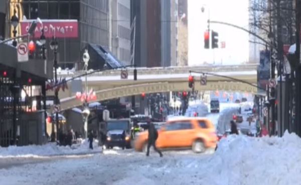Usa:  tempesta di neve sconvolge Chicago. Vari stati in emergenza