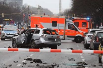 Berlino: auto salta in aria in viaggio. Non è terrorismo