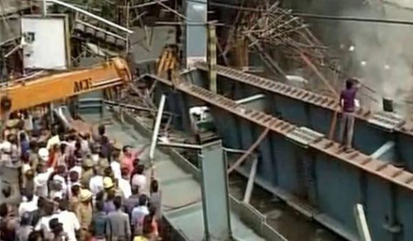 Calcutta: cavalcavia crolla sulla gente. 18 morti, 70 feriti. Numerosi dispersi