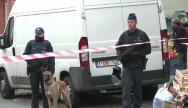 Scontri ed arresti di estremisti islamisti a Parigi e Bruxelles