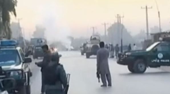 Afghanistan: kamikaze uccidono 12 reclute della polizia. 4 attentatori suicida muoiono in Russia