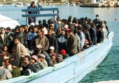 Migranti: allarme Ue per Italia e Malta per una possibile “invasione” dalla Libia