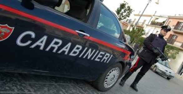 Bimbo di 6 anni chiama i Carabinieri e salva la madre aggredita dal padre