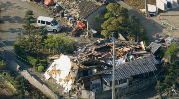 Terremoto Giappone: 35 morti. Si cercano centinaia di dispersi