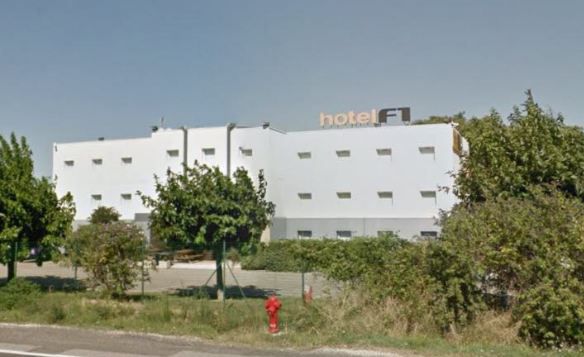 Francia: uomo armato barricato in hotel vicino Avignone