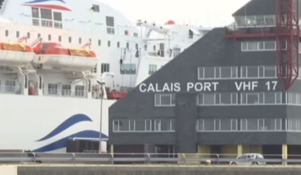 Francia: polemiche per il muro anti immigrati di Calais