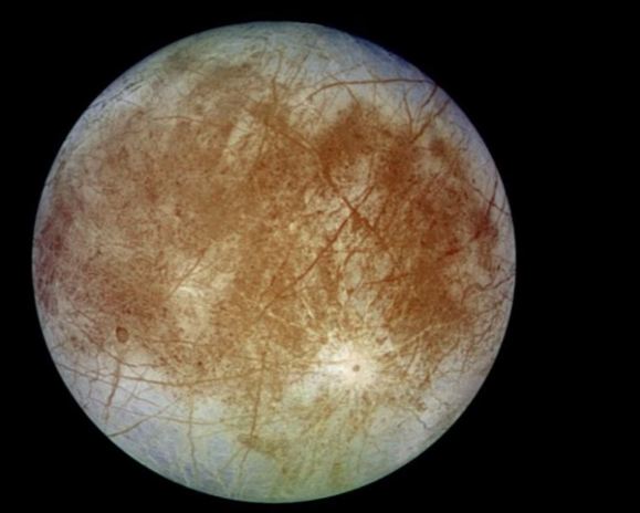 Getti d’acqua su Europa, una luna di Giove