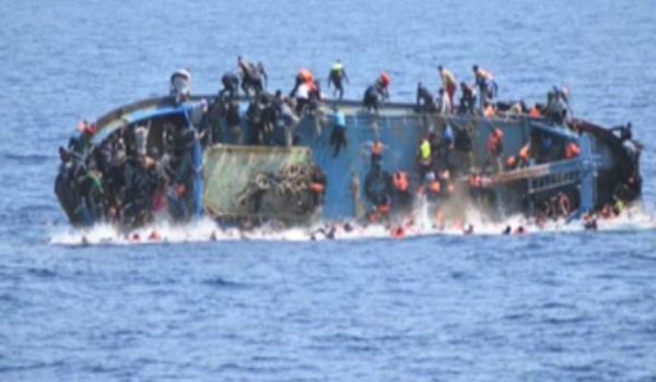 Migranti: nuovi affondamenti, nuove stragi. Centinaia di morti
