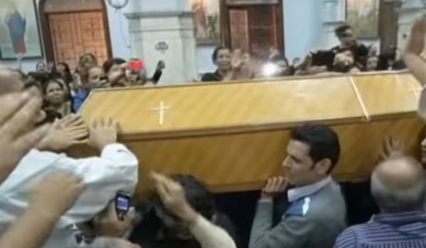 Cairo: rabbia dei copti per i 25 morti in chiesa