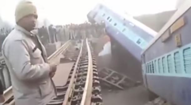 India: deraglia treno. 36 morti