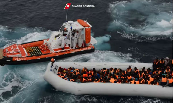 Migranti: recuperati in mare in 1600 in poche ore