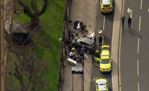 Londra: terrorismo a Westminster. 5 morti. Due italiane ferite