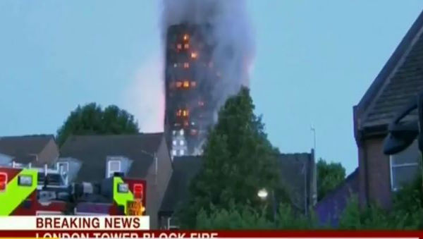 Londra: incendio in un grattacielo. Numerosi feriti. Si temono vittime