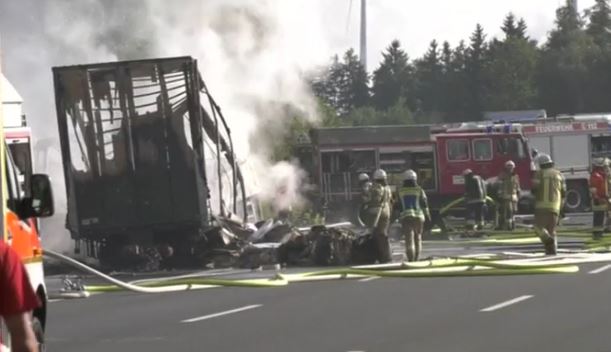 Germania: autobus in fiamme. 18 morti. Pensionati diretti in Italia