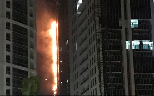 Dubai: grattacielo in fiamme per la seconda volta in due anni