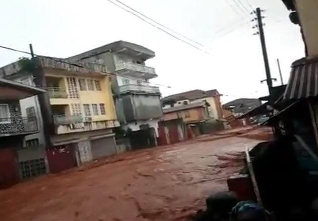 Sierra Leone: valanga di fango travolge le case. Centinaia di morti