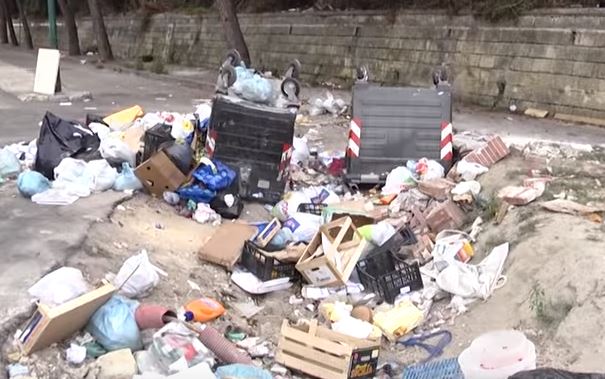 Napoli: politici indagati per i rifiuti