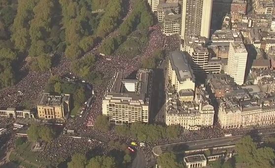 Londra: enorme folla per l’Europa contro la Brexit