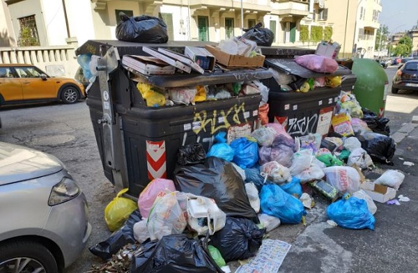 Roma: le tasse sui rifiuti e l’agonia di una città