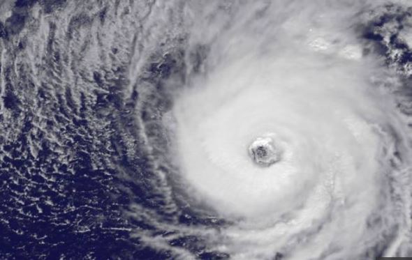 Uragano Dorian spaventa i Caribi e la Florida
