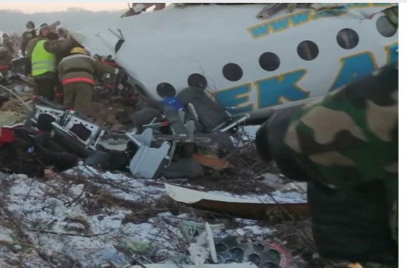 Kazakistan: incidente aereo con 100 a bordo. 14 morti e 35 feriti