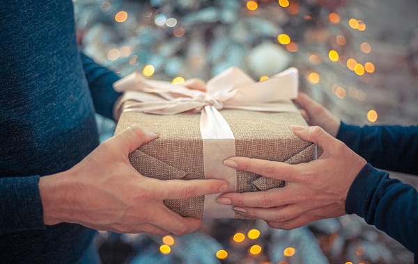 I regali di Natale per i deputati e per gli evasori – di Giuseppe Careri