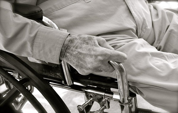 Appello in difesa delle persone anziane malate e non autosufficienti