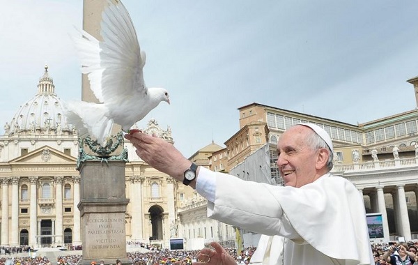 La maratona, “in solitudine”, di Papa Francesco per la Pace
